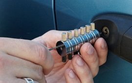 automotive locksmith image